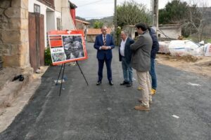 Roberto Media, ha inaugurado el asfaltado del centro de Pumalverde, en el municipio de Udías